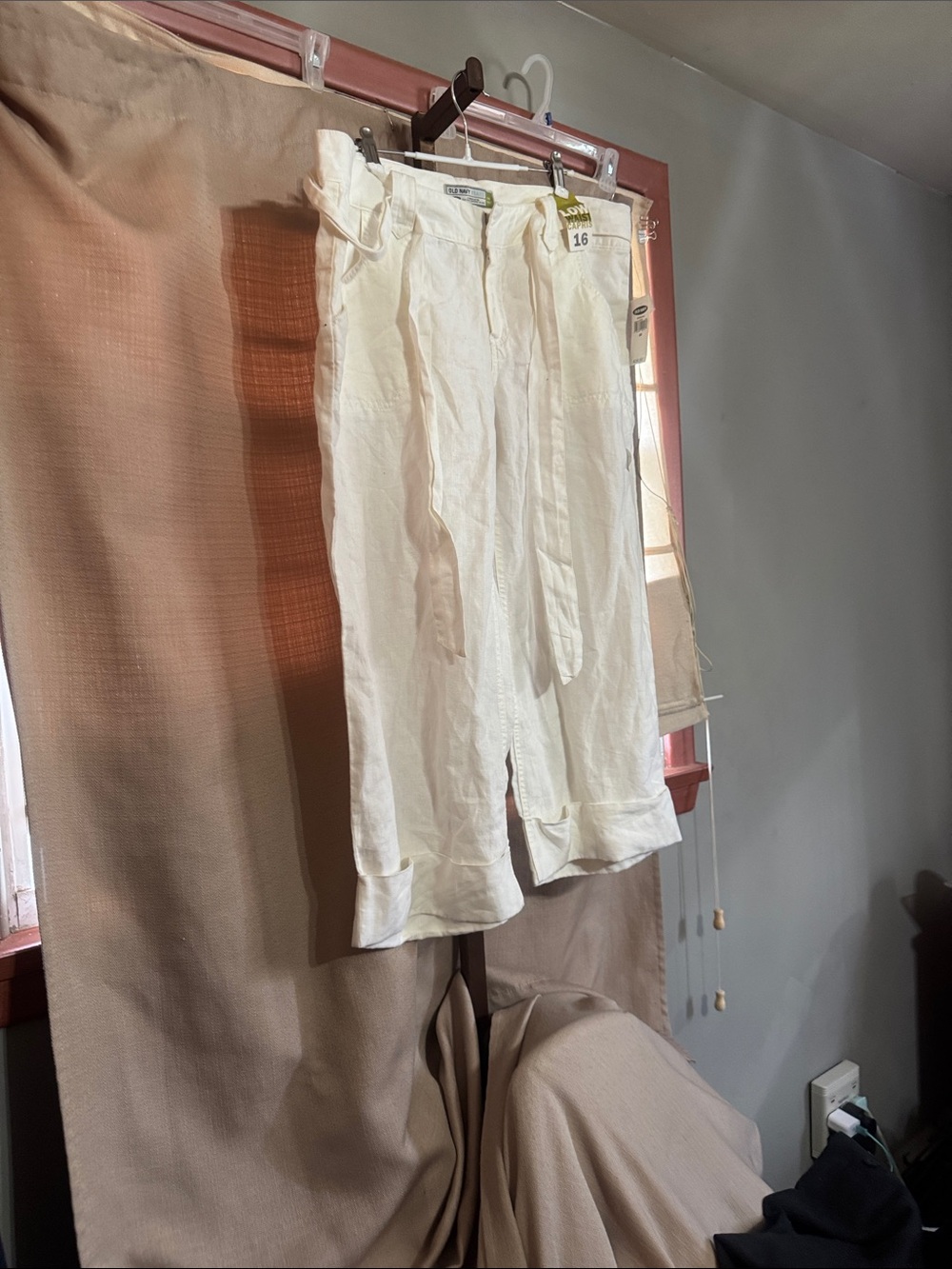 Old Navy Cream Linen Tie-Waist Crop Pants-1